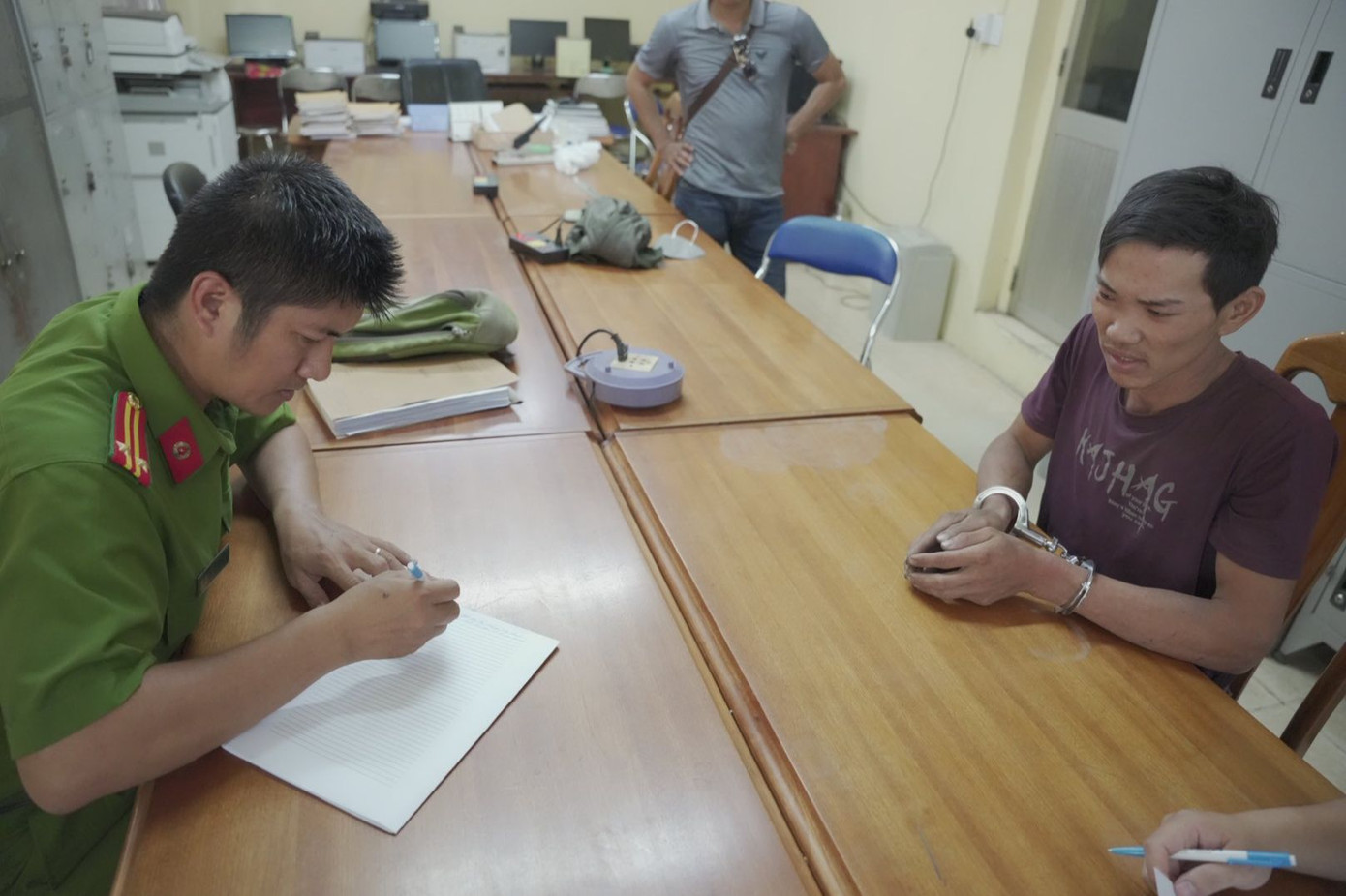 Công an lấy lời khai đối với Nguyễn Thanh Tâm. Ảnh: Công an TPHCM. Công an lấy lời khai đối với Nguyễn Thanh Tâm. Ảnh: Công an TPHCM.