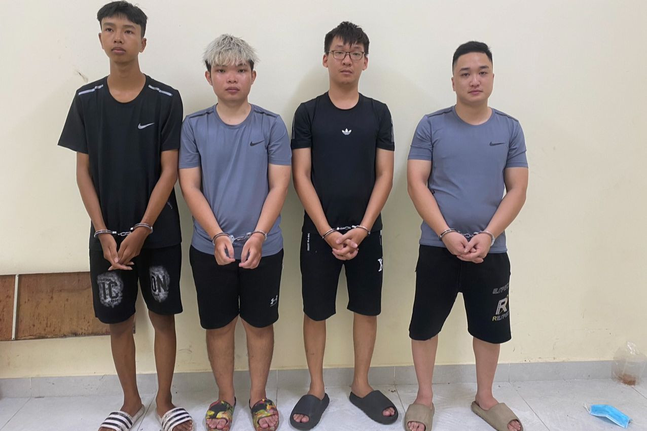 Các đối tượng là nhân viên của tiệm cầm đồ Nhuận Phát. Ảnh: Công an cung cấp.