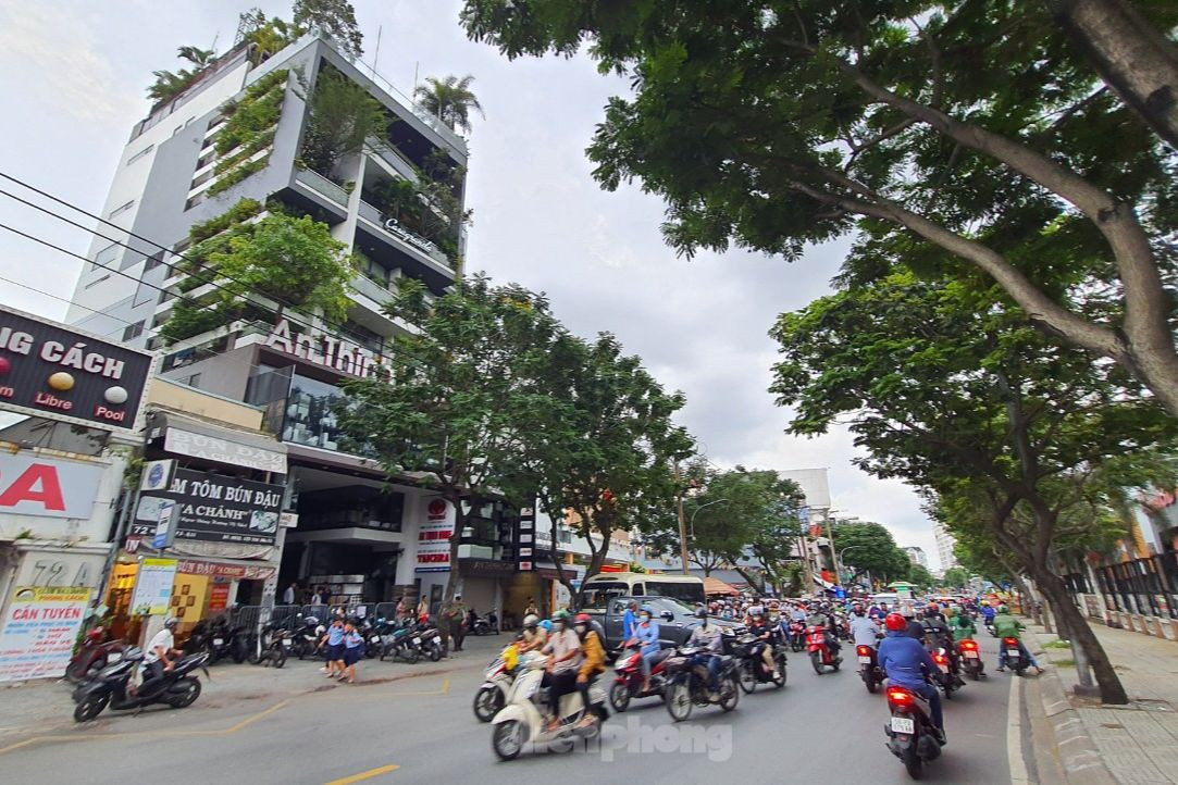 Căn nhà có quy mô 1 hầm, 7 lầu và 1 sân thượng. Ảnh: Hoàng Thuận.