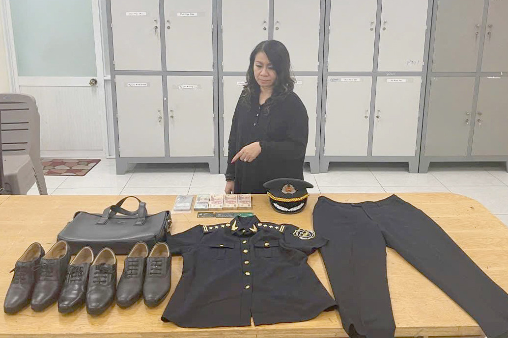 Bà Hạnh cùng với tang vật. Ảnh: A.X.