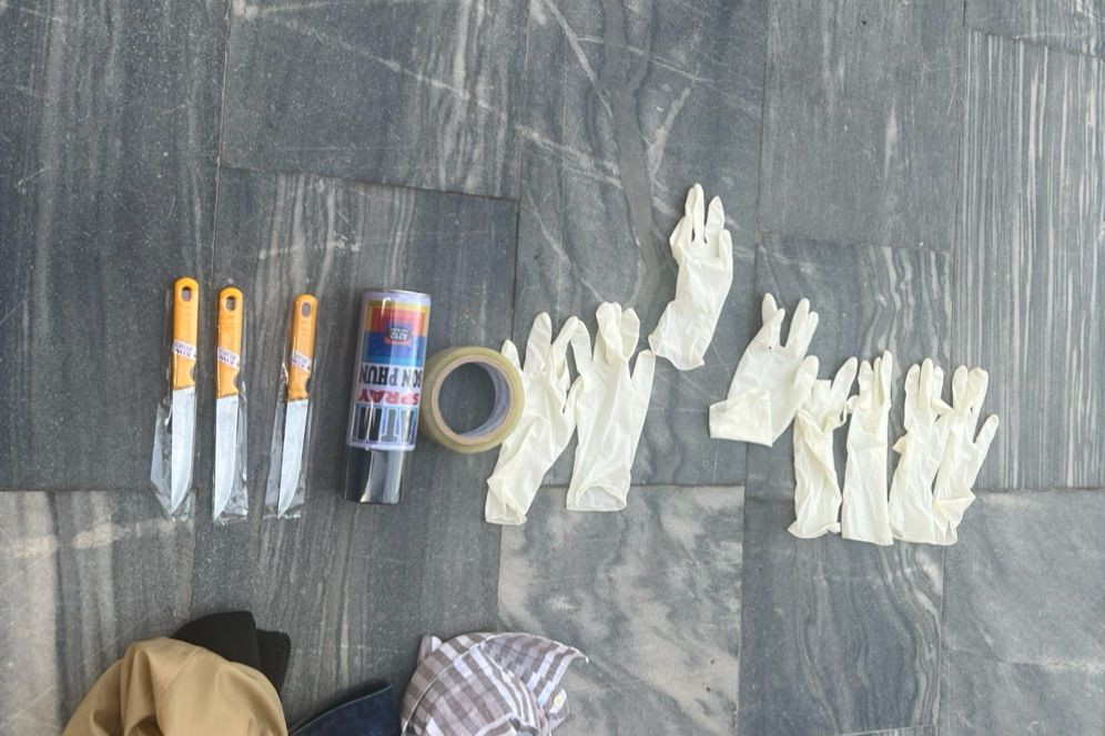 Dụng cụ dùng để gây án.