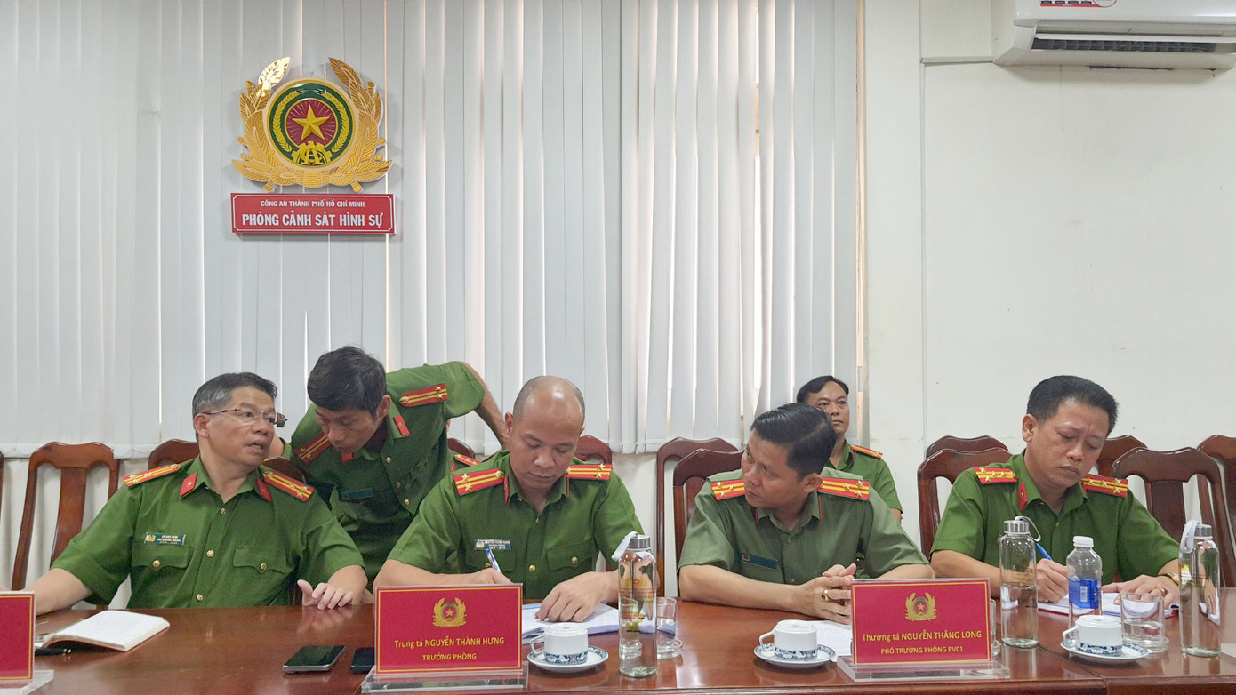 Công an TPHCM họp báo vụ giết người xảy ra tại huyện Hóc Môn. Ảnh: Hoàng Thuận Công an TPHCM họp báo vụ giết người xảy ra tại huyện Hóc Môn. Ảnh: Hoàng Thuận