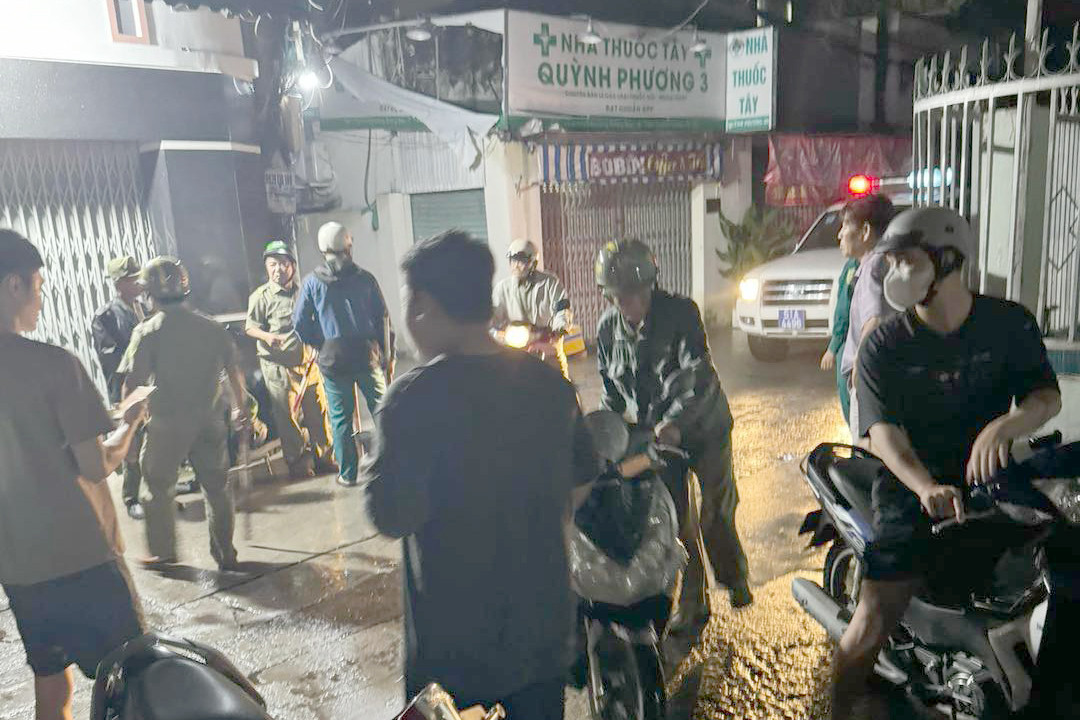 Lực lượng công an có mặt phong tỏa hiện trường. Ảnh: A.X.