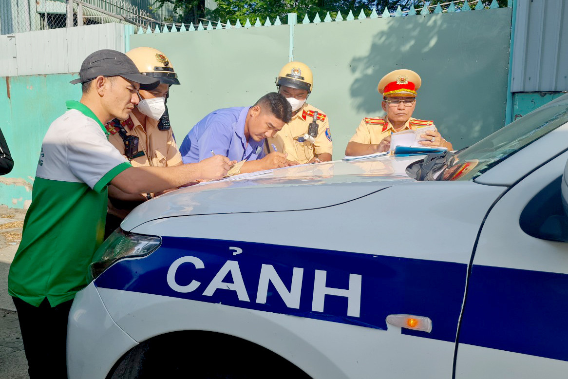 Đợt ra quân bắt đầu từ 1/8 đến 15/10 để phát hiện, kịp thời ngăn chặn và xử lý nghiêm các hành vi vi phạm, góp phần hạn chế tai nạn giao thông liên quan đến xe ô tô kinh doanh vận tải hành khách, ô tô vận tải hàng hóa bằng container.