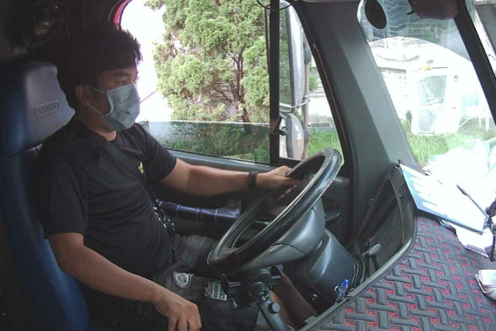 Hình ảnh tài xế điều khiển xe container liên quan đến vụ trộm hơn 2.000 đôi giày (Ảnh: Công an cung cấp). Hình ảnh tài xế điều khiển xe container liên quan đến vụ trộm hơn 2.000 đôi giày (Ảnh: Công an cung cấp).