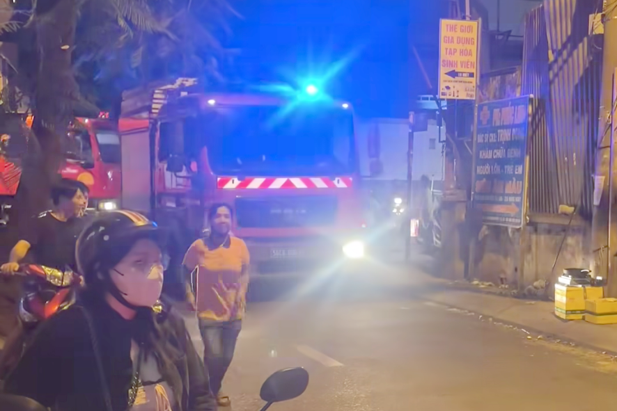 Xe chữa cháy nhanh chóng có mặt tại hiện trường. Ảnh: C.A.