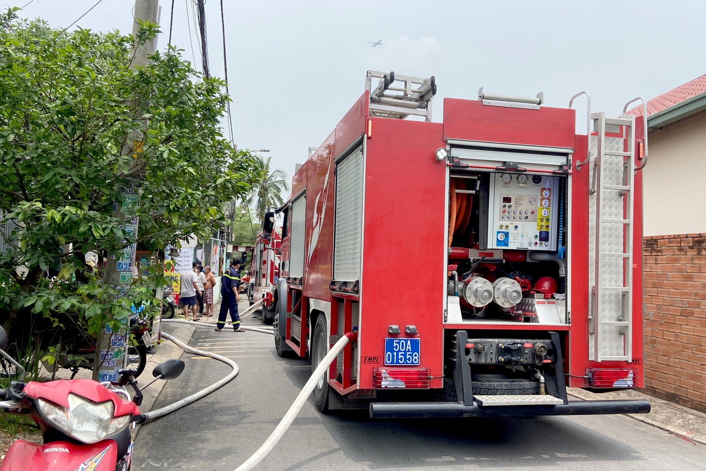 Xe chữa cháy tại hiện trường.