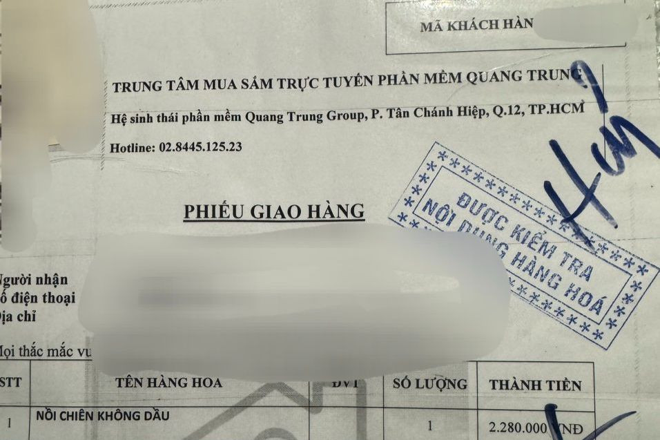 Tang vật của vụ triệt phá nhóm gọi điện lừa đảo trúng thưởng hoạt động trên địa bàn quận 11.