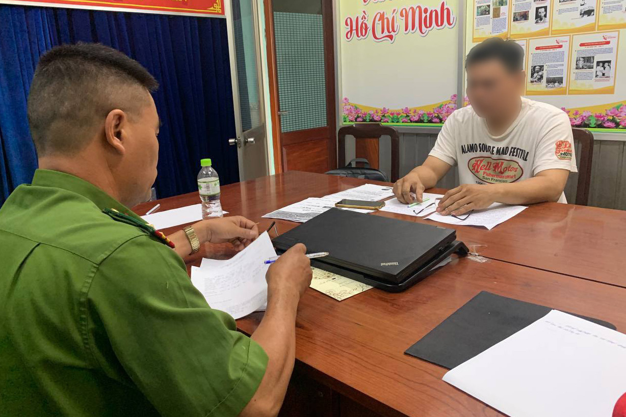 Công an triệu tập ông V. lên làm việc. Ảnh: Công an cung cấp. Công an triệu tập ông V. lên làm việc. Ảnh: Công an cung cấp.