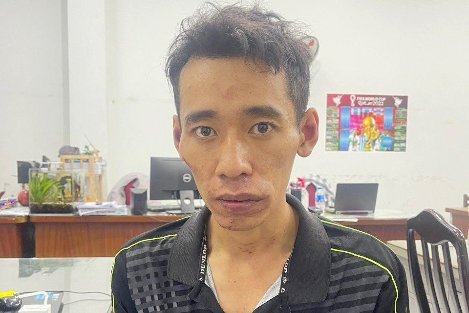 Nghi phạm Nguyễn Trung Tín lúc bị bắt.