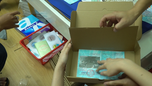 Băng của Thành đóng hàng 2 lớp để ngụy trang. Băng của Thành đóng hàng 2 lớp để ngụy trang.