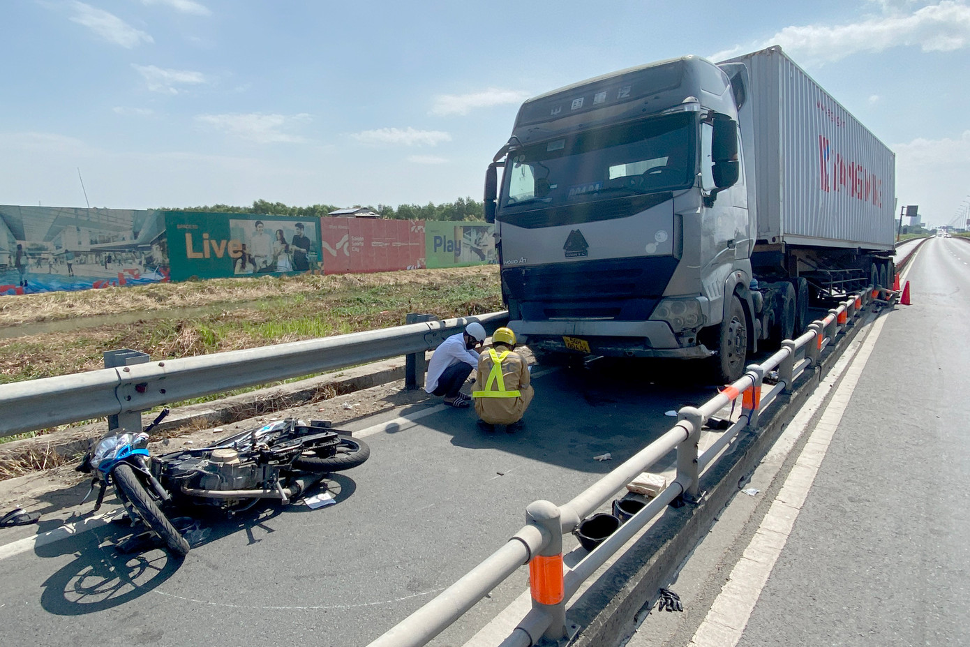Hiện trường vụ tai nạn. Hiện trường vụ tai nạn.