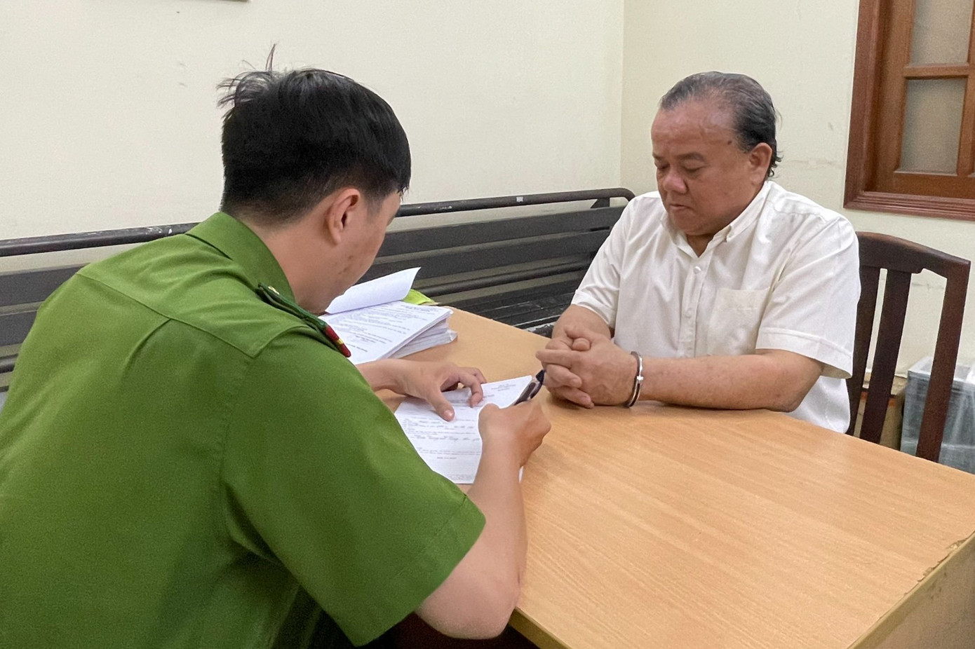 Ông Trần Anh Vũ tại cơ quan công an.