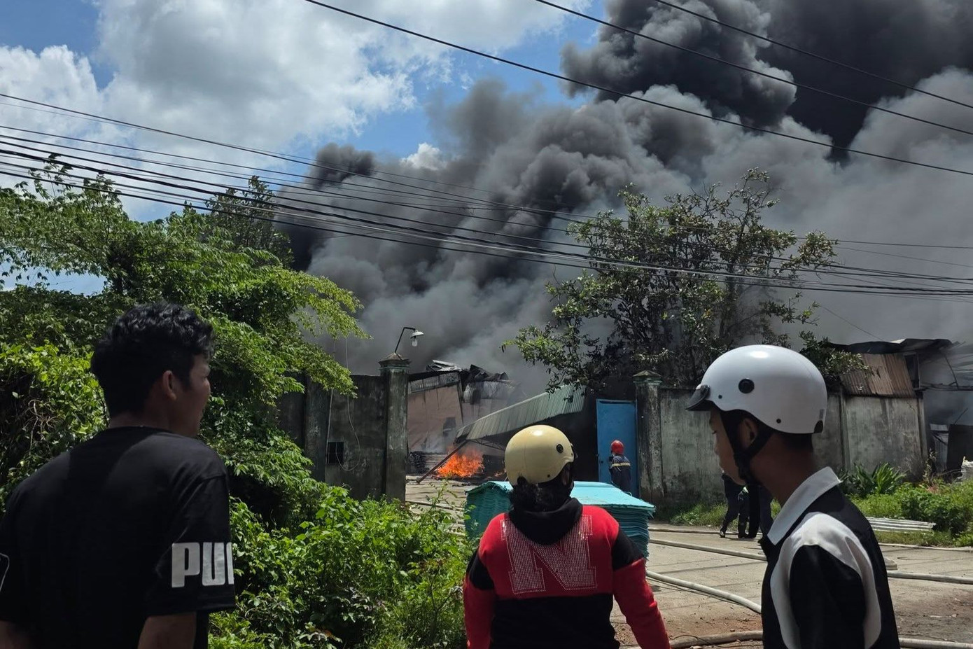 Hiện trường xảy ra vụ cháy. Hiện trường xảy ra vụ cháy.