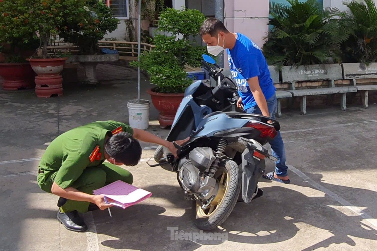 Từ ngày 1/3, Công an TPHCM sẽ tiếp nhận hồ sơ sát hạch, đổi, cấp lại GPLX. Ảnh: Hoàng Thuận.