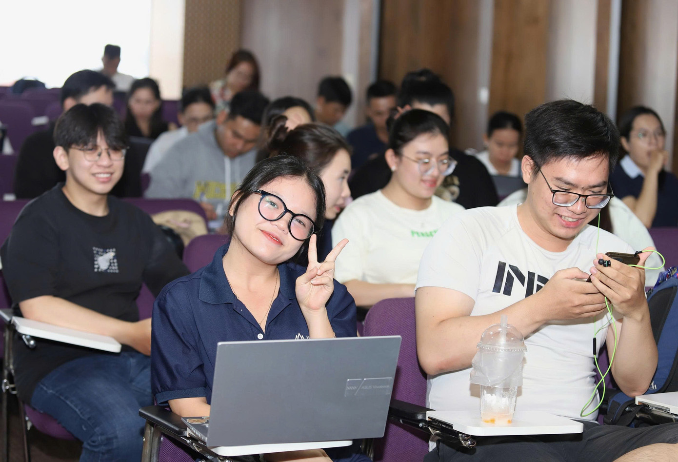 Đông đảo sinh viên đến tham gia buổi tọa đàm. Ảnh: Ngô Tùng Đông đảo sinh viên đến tham gia buổi tọa đàm. Ảnh: Ngô Tùng