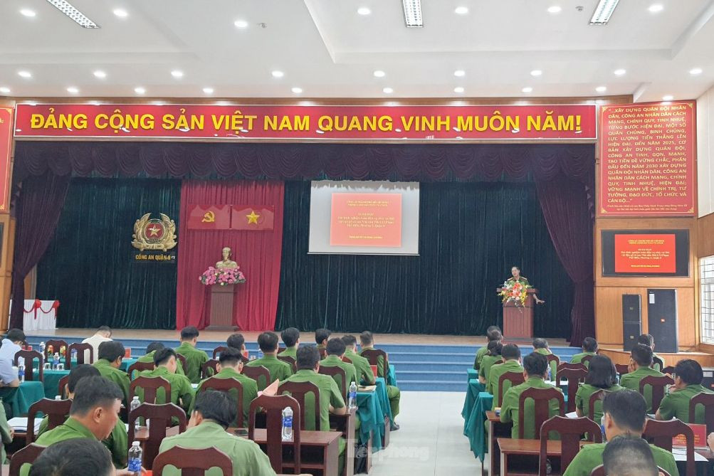 Buổi họp rút kinh nghiệm diễn ra 10 ngày sau vụ cháy và có đại diện của Công an các quận, huyện và TP Thủ Đức. Ảnh: Hoàng Thuận.