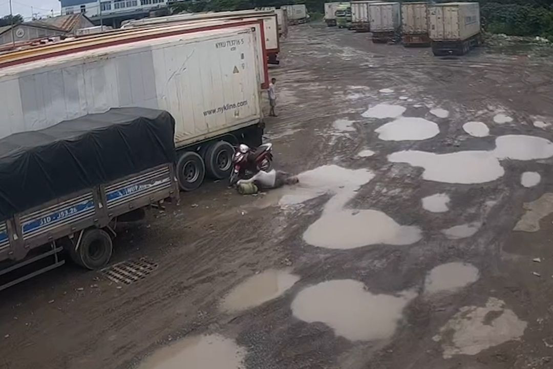 Camera ghi lại diễn biến vụ án mạng. Ảnh cắt từ clip.