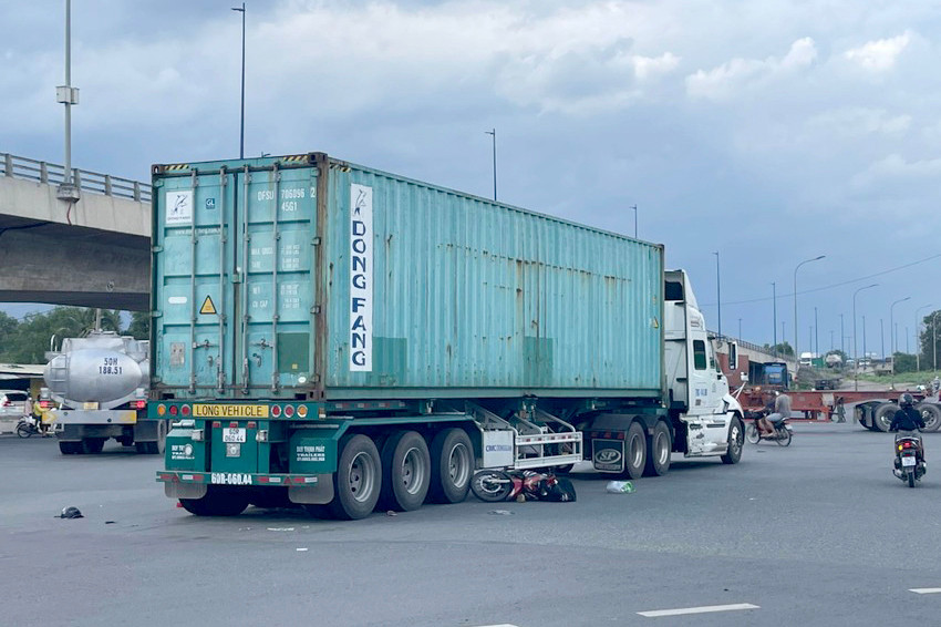 Hiện trường vụ tai nạn (Ảnh: A.X.). Hiện trường vụ tai nạn (Ảnh: A.X.).