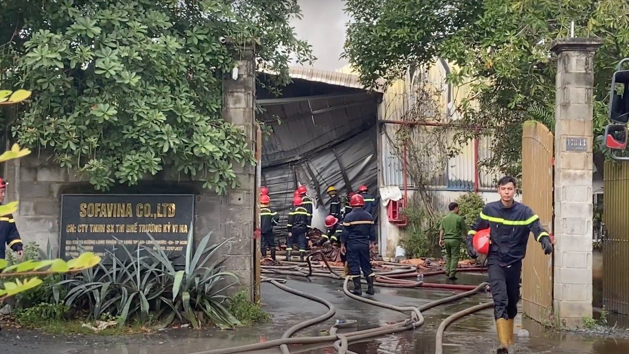 Thời điểm xảy ra cháy, xưởng gỗ chưa có công nhân làm việc (Ảnh: H.T.). Thời điểm xảy ra cháy, xưởng gỗ chưa có công nhân làm việc (Ảnh: H.T.).