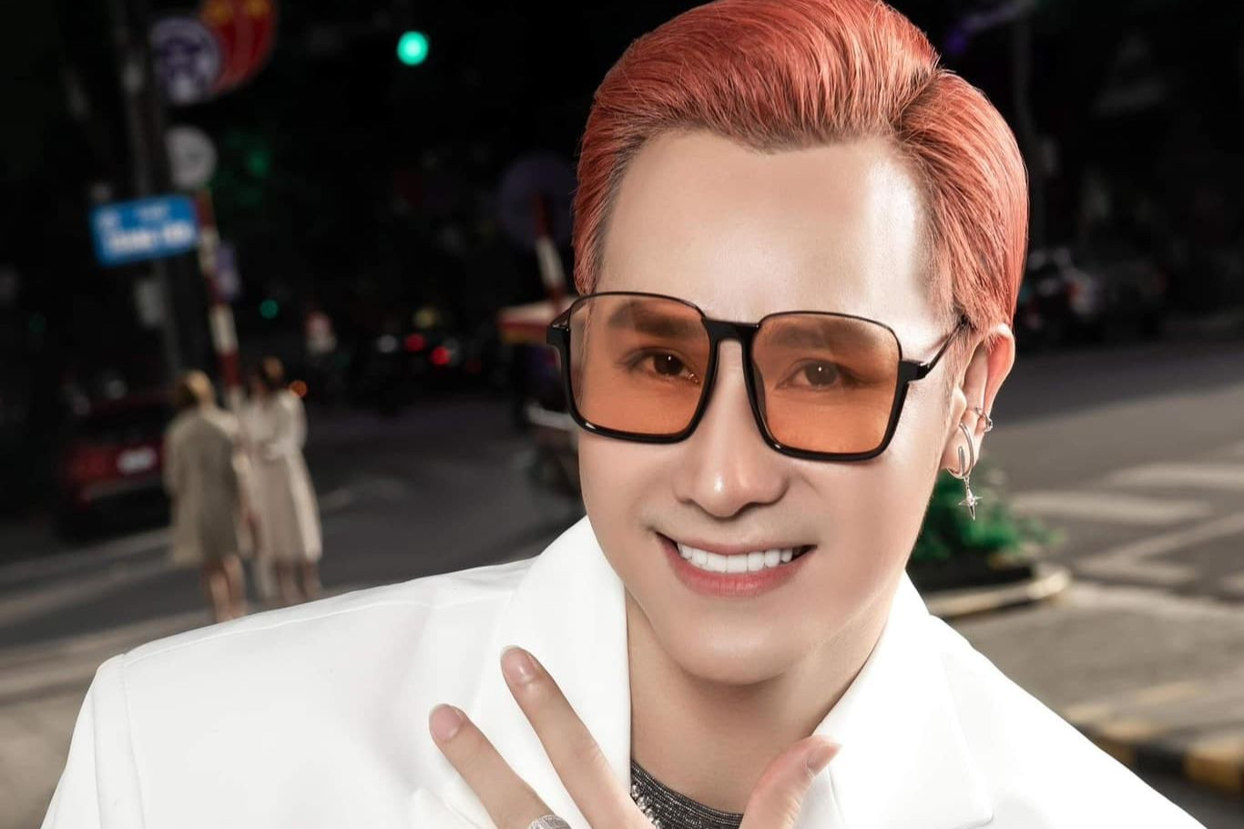 Ca sĩ Chu Bin. Ca sĩ Chu Bin.