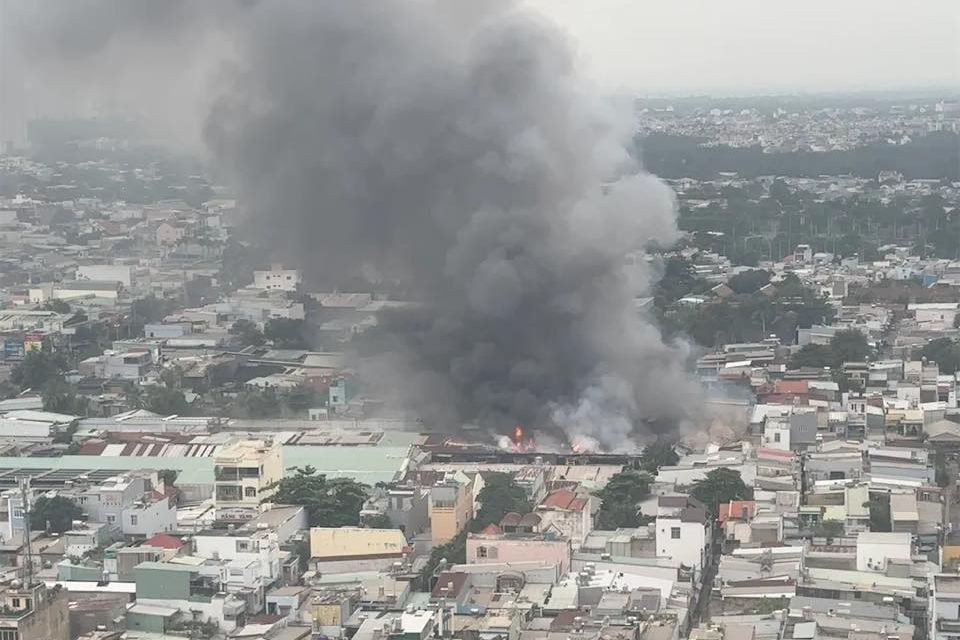 Hiện trường vụ cháy nhìn từ trên cao. Ảnh: H.T.