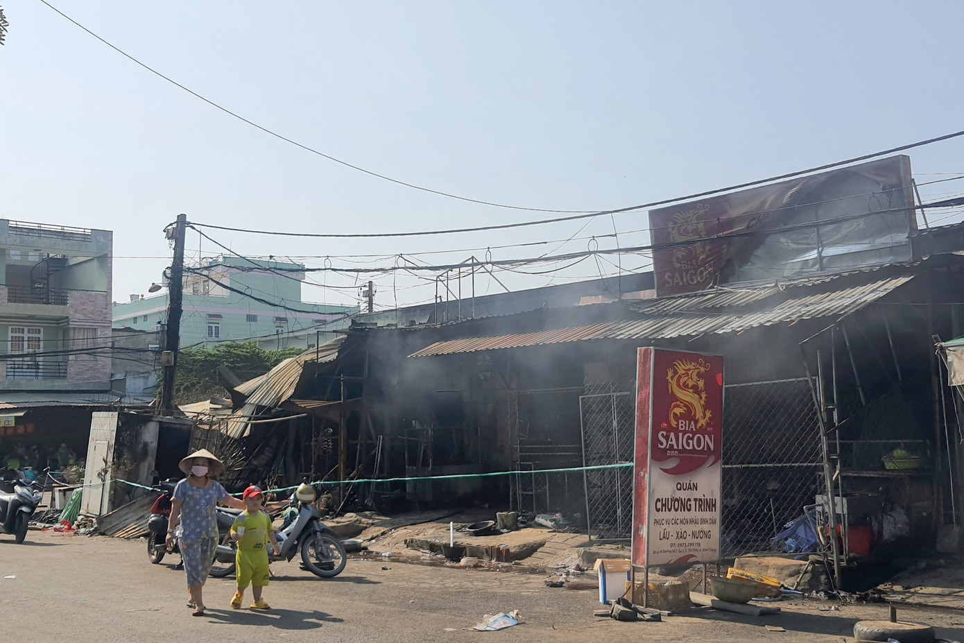 Hỏa hoạn không gây thiệt hại về người nhưng làm nhiều tài sản bị hư hỏng. Ảnh: Minh Anh. Hỏa hoạn không gây thiệt hại về người nhưng làm nhiều tài sản bị hư hỏng. Ảnh: Minh Anh.
