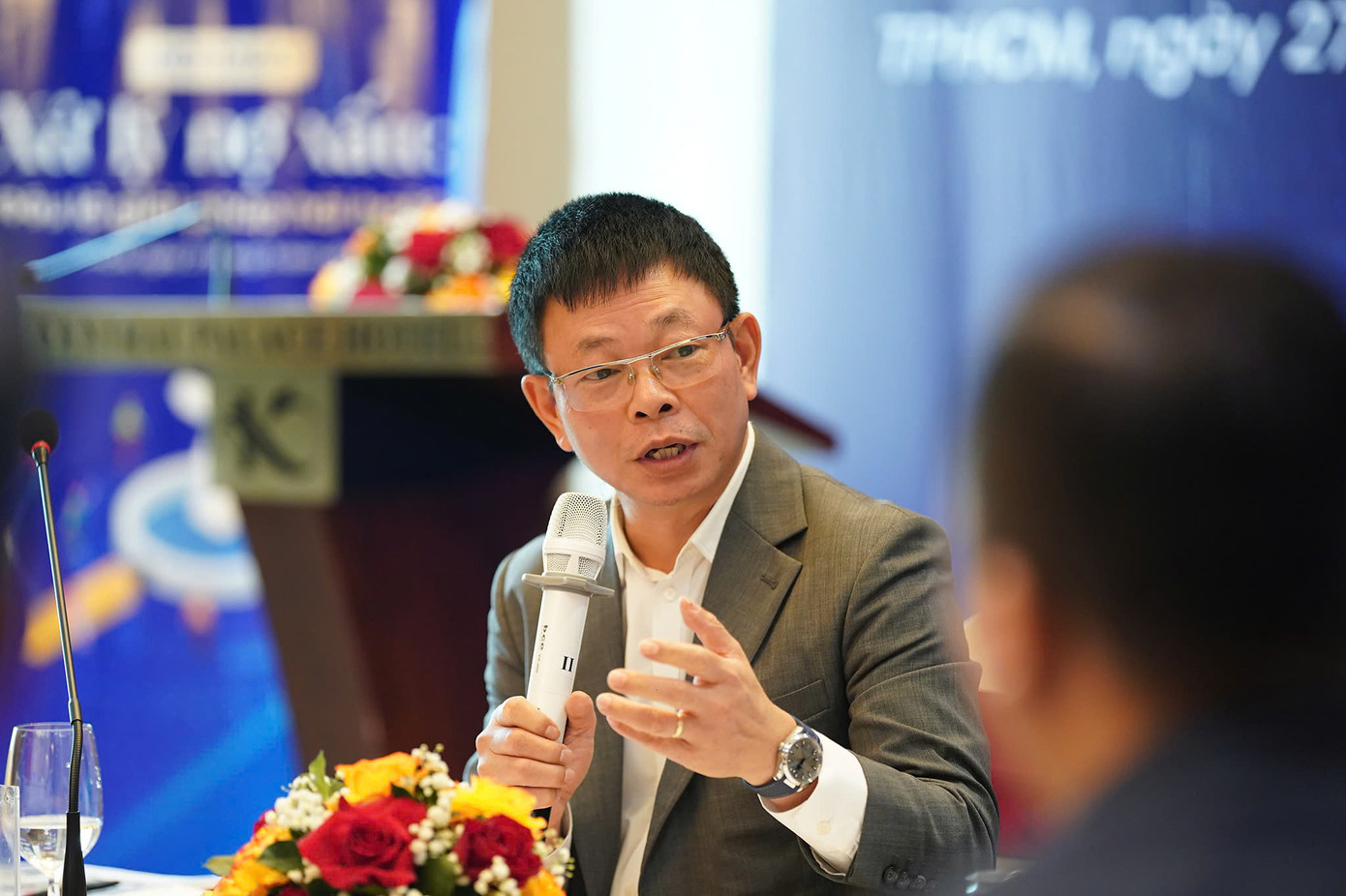 Tổng Biên tập Báo Tiền Phong trao đổi về Luật các tổ chức tín dụng sửa đổi, trong đó có một số điểm mới về xử lý nợ xấu.