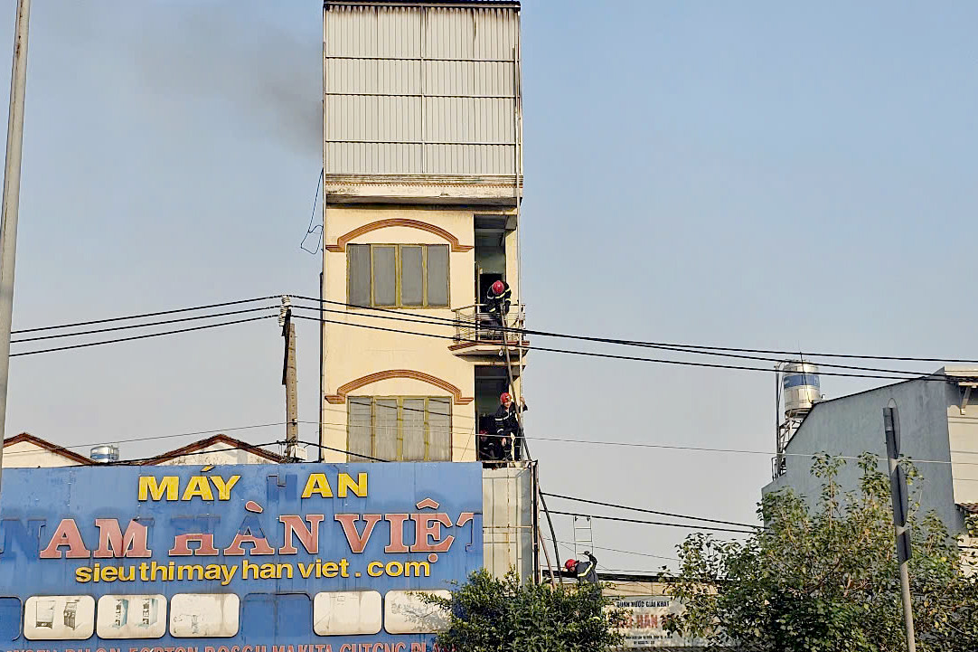 Cửa hàng kinh doanh máy hàn có 4 tầng. Ảnh: C.A.