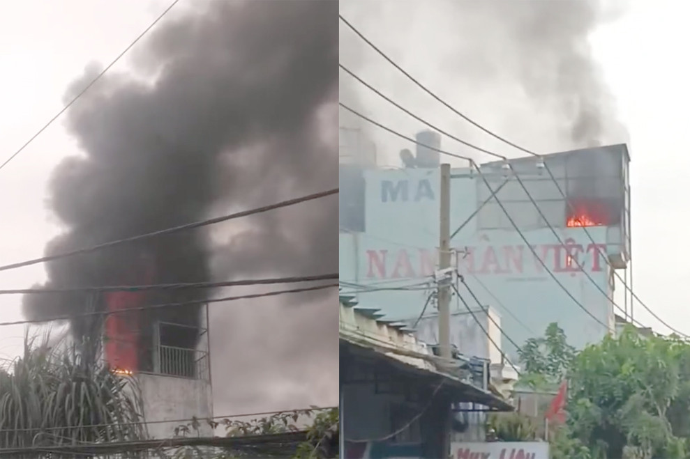 Ngọn lửa bao trùm cửa hàng máy hàn. Ảnh: C.A.