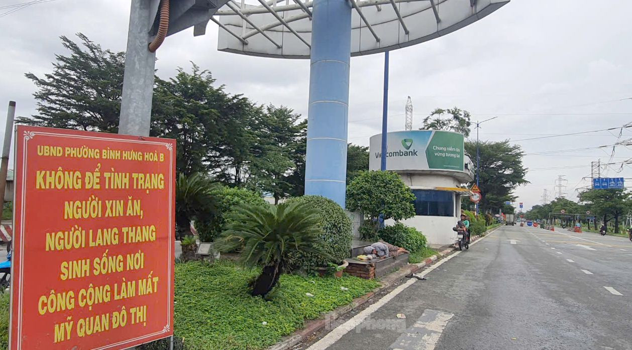 Cổng KCN Vĩnh Lộc không còn tình trạng trẻ em ăn xin. Ảnh: Thuận Nhàn. Cổng KCN Vĩnh Lộc không còn tình trạng trẻ em ăn xin. Ảnh: Thuận Nhàn.