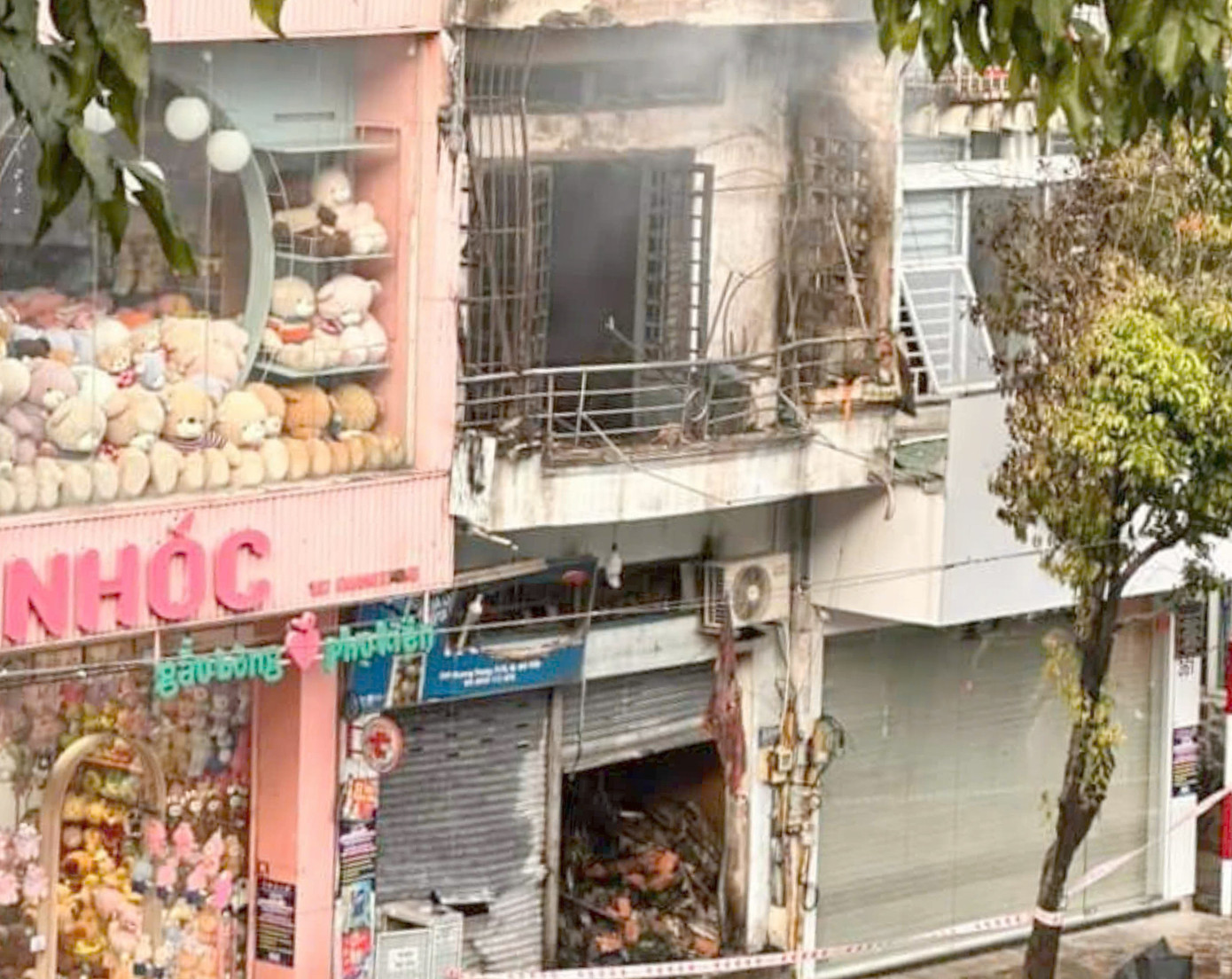 Ngôi nhà xảy ra cháy được phong tỏa.