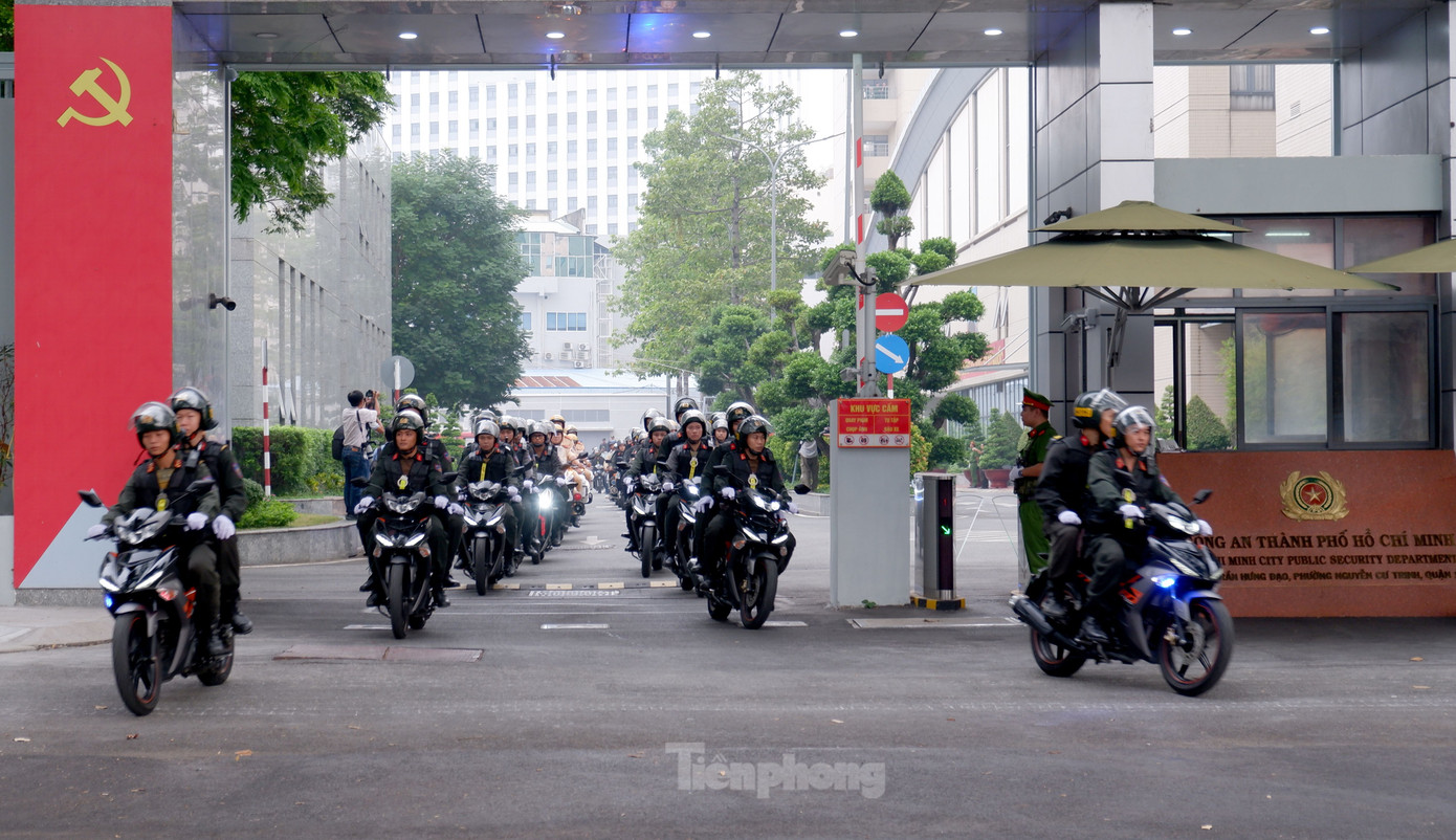 Giám đốc Công an TPHCM yêu cầu lực lượng công an tăng cường tuần tra phát hiện, xử lý kịp thời các tình huống về an ninh trật tự. Ảnh: Hoàng Thuận. Giám đốc Công an TPHCM yêu cầu lực lượng công an tăng cường tuần tra phát hiện, xử lý kịp thời các tình huống về an ninh trật tự. Ảnh: Hoàng Thuận.