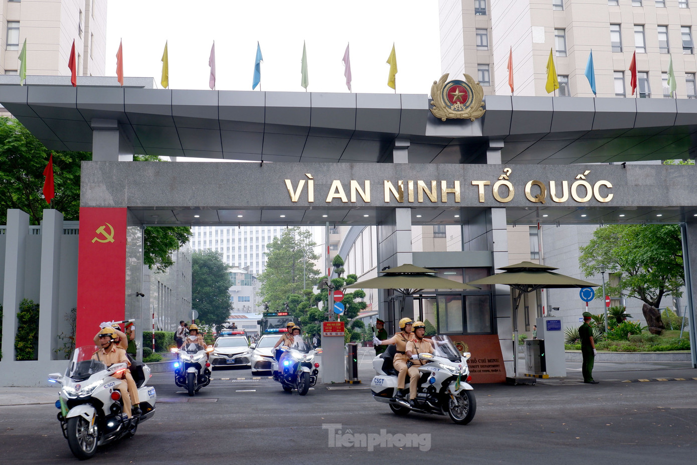 Lực lượng công an đồng loạt ra quân sau lễ. Ảnh: Hoàng Thuận. Lực lượng công an đồng loạt ra quân sau lễ. Ảnh: Hoàng Thuận.