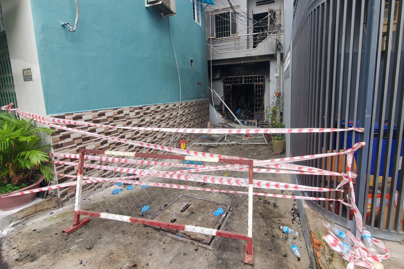 Hiện trường vụ cháy được phong tỏa.