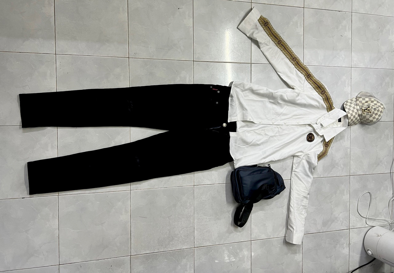 Bộ đồ Đạt mặc khi gây án (Ảnh: Công an cung cấp). Bộ đồ Đạt mặc khi gây án (Ảnh: Công an cung cấp).