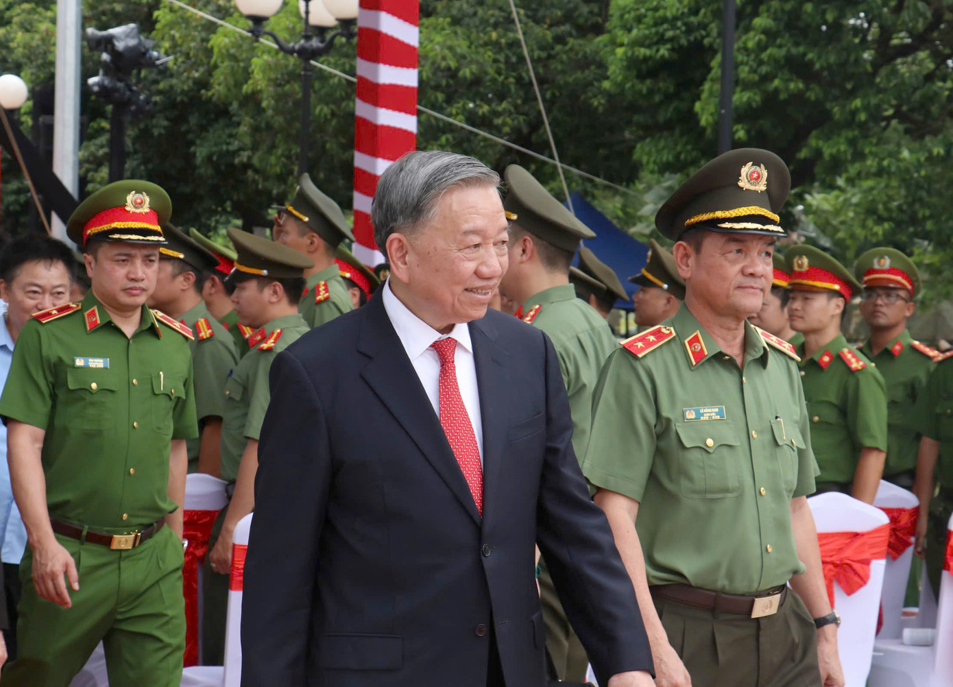 Tổng Bí thư Tô Lâm dự lễ khánh thành Tượng đài &quot;Vì bình yên cuộc sống&quot;. Ảnh: C.A.