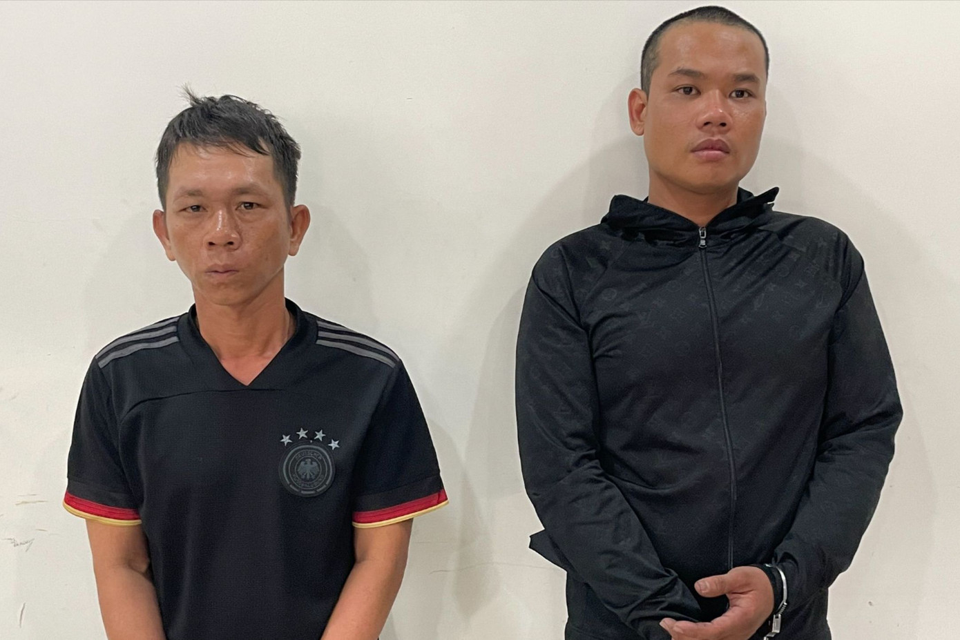 Kiều Công Chánh (bên trái) và Thái Văn Lộc tại cơ quan công an. Ảnh: M.A. Kiều Công Chánh (bên trái) và Thái Văn Lộc tại cơ quan công an. Ảnh: M.A.