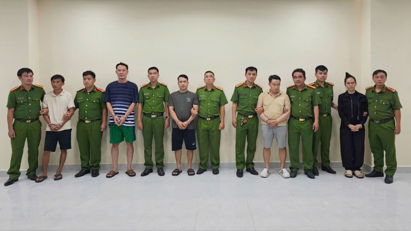 Các đối tượng tại cơ quan công an. Ảnh: C.A.