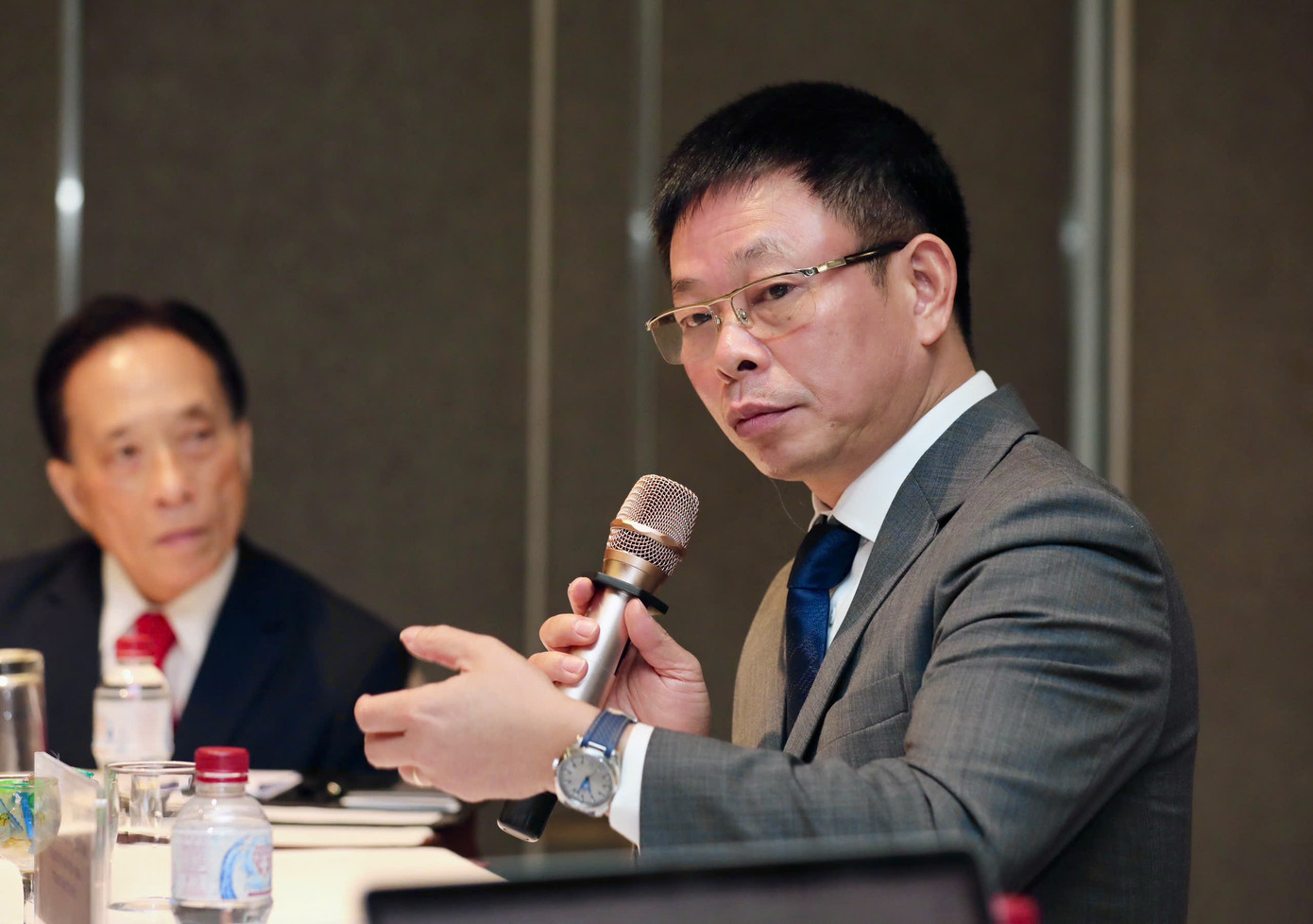 Tổng Biên tập Báo Tiền Phong Phùng Công Sưởng.