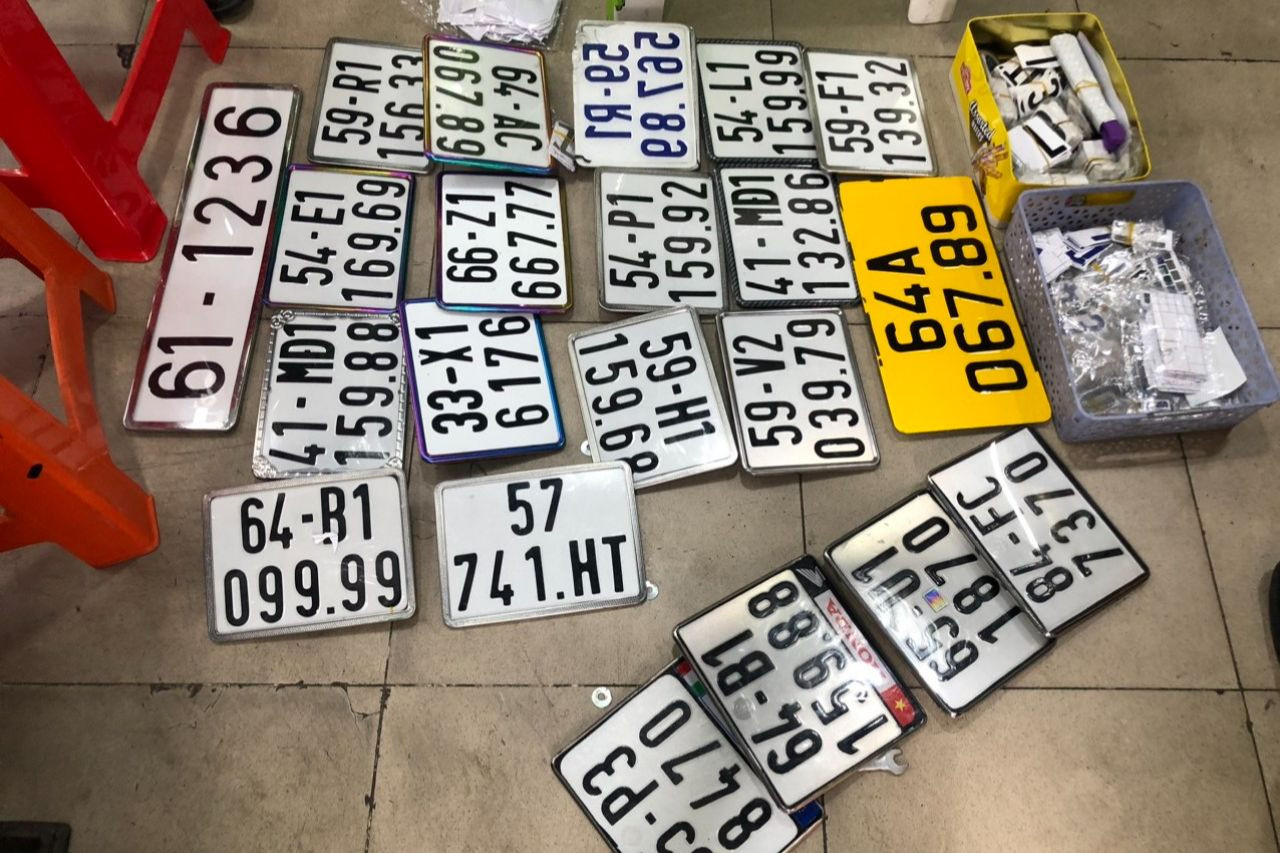 Lực lượng chức năng tạm giữ 277 biển số xe các loại. Ảnh: Công an cung cấp.