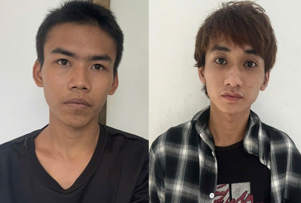 Đối tượng Phương (bên trái) và Thiện tại cơ quan công an. Ảnh: C.A.