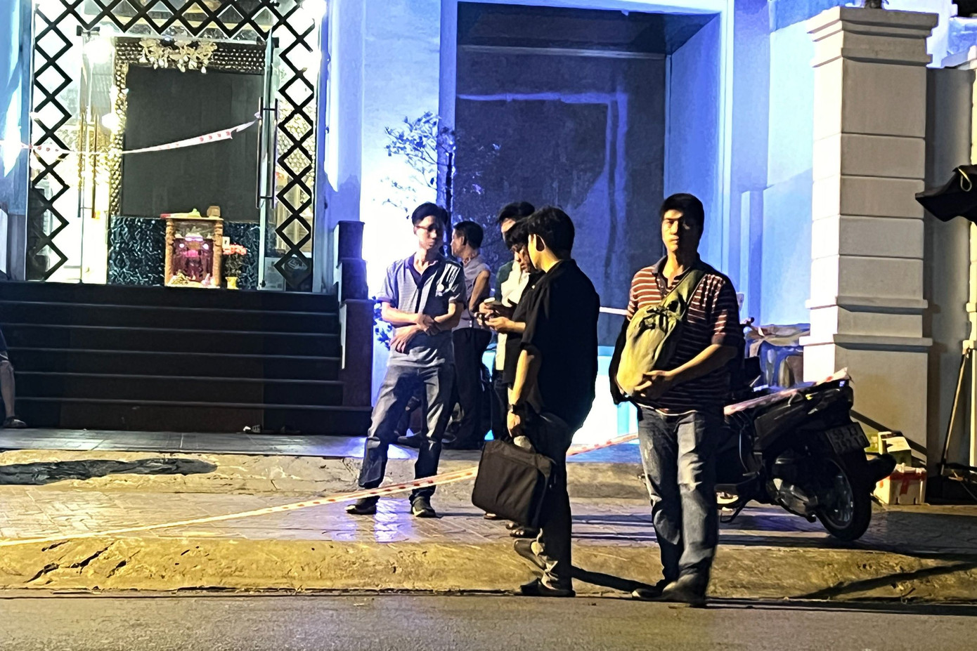 Quán karaoke xảy ra vụ án mạng. Quán karaoke xảy ra vụ án mạng.