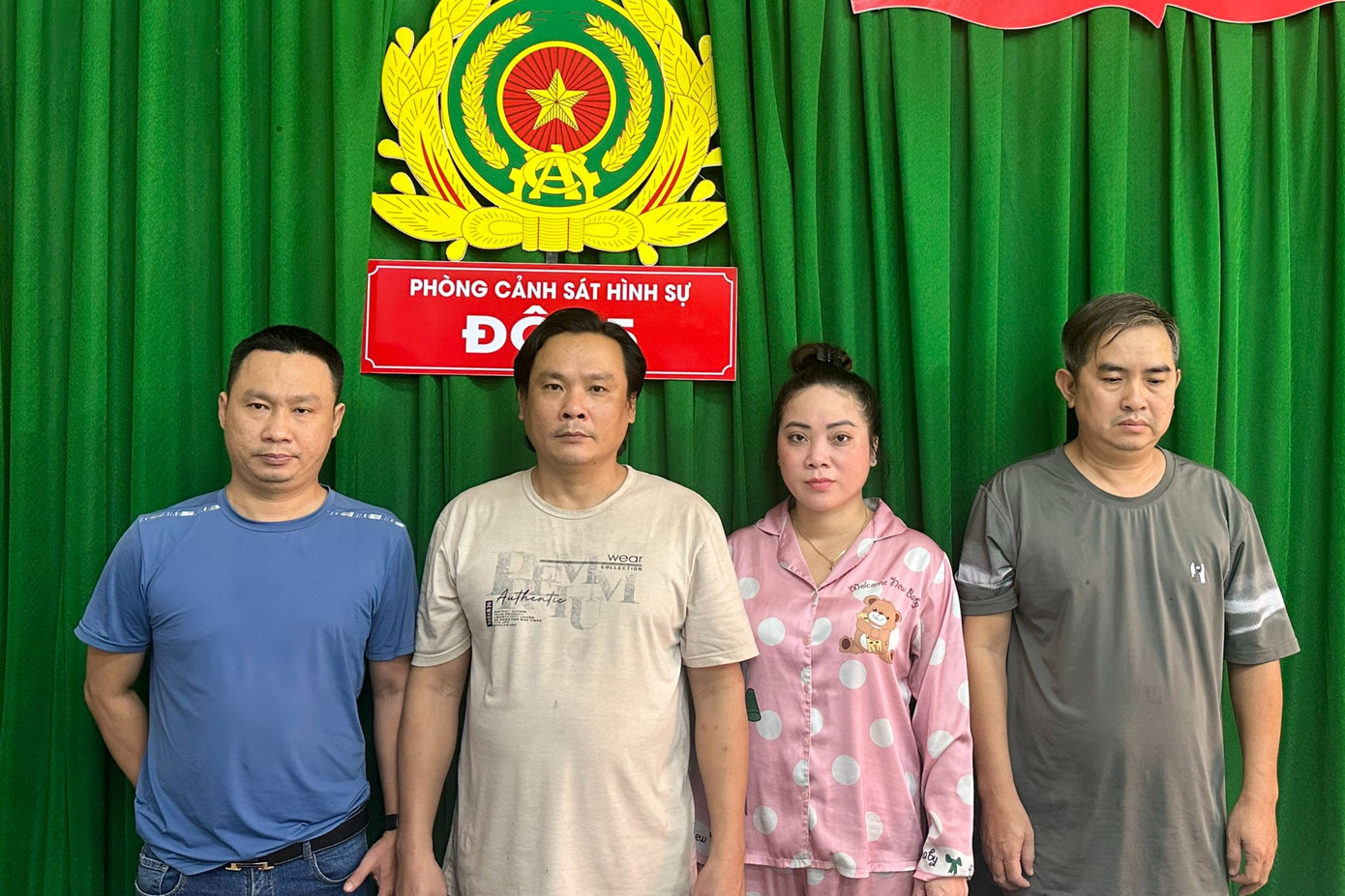 Nhóm của Cầm tại cơ quan công an. Ảnh: Công an cung cấp.