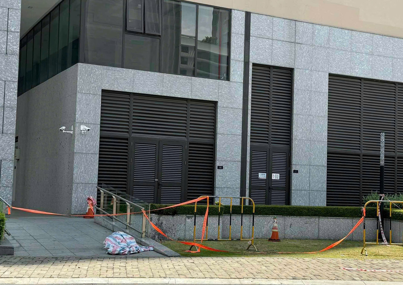 Khu vực người dân phát hiện thi thể thiếu nữ. Ảnh: A.X. Khu vực người dân phát hiện thi thể thiếu nữ. Ảnh: A.X.