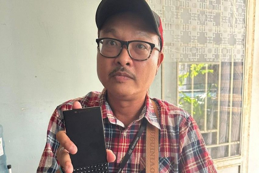 Ông Hiếu may mắn nhận lại được một điện thoại bị kẻ gian lấy trộm. Ảnh: A.X.