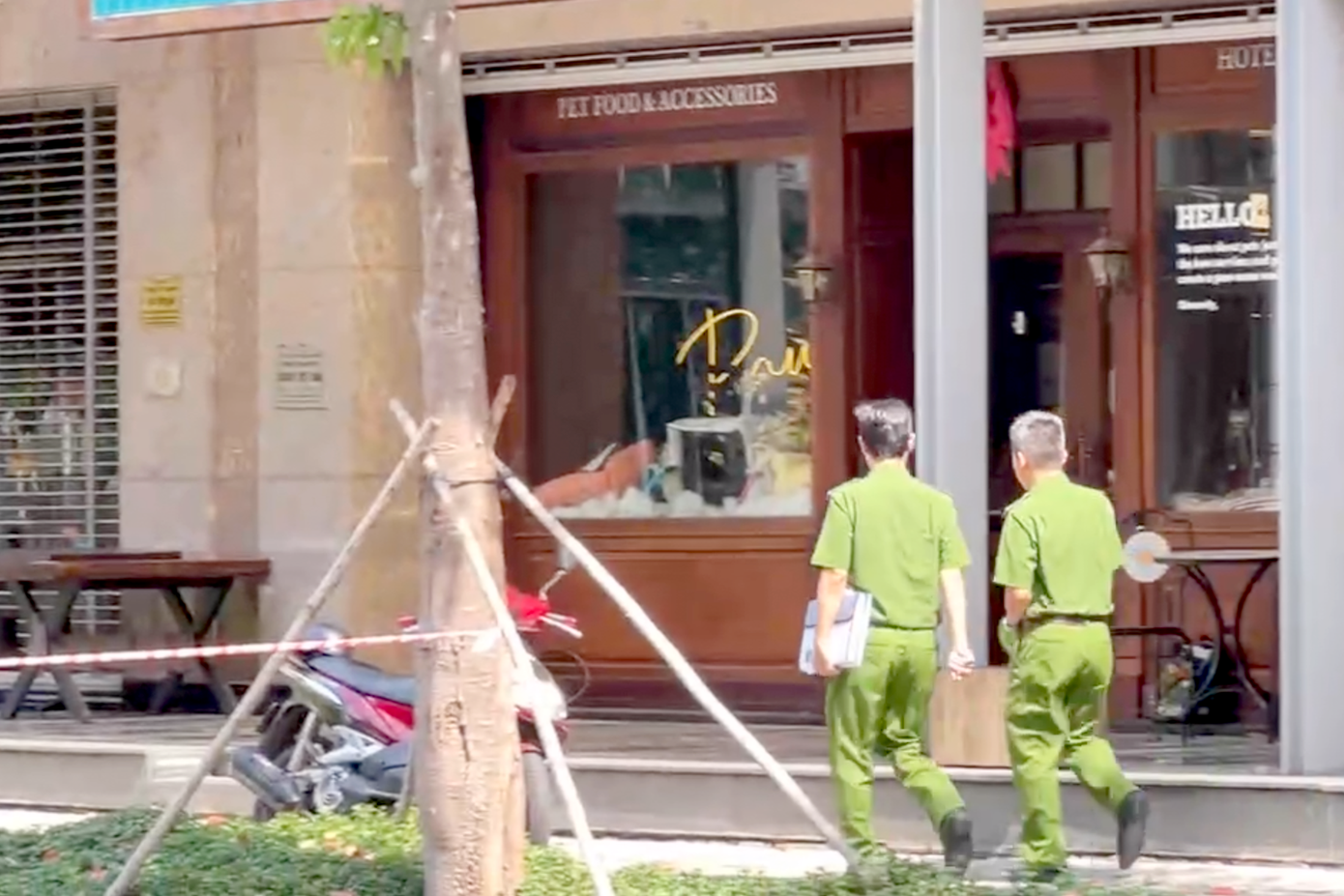 Lực lượng công an có mặt tại khu vực xảy ra vụ việc.