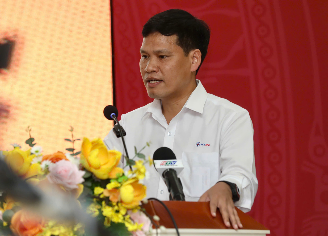 Ông Bùi Quốc Hoan - Phó Tổng Giám đốc điện lực miền Nam. Ông Bùi Quốc Hoan - Phó Tổng Giám đốc điện lực miền Nam.