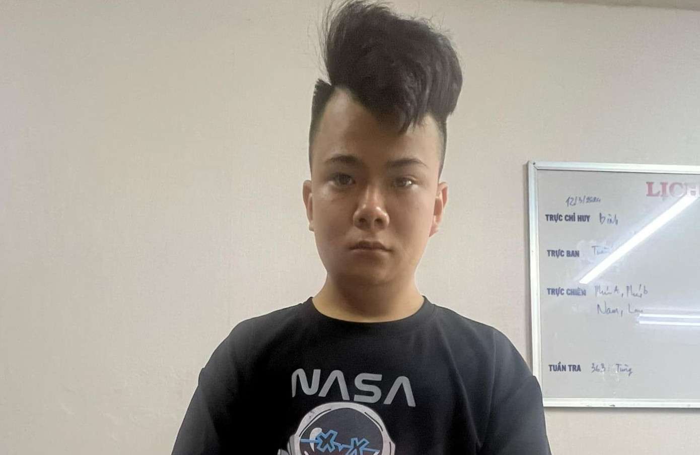 Trần Hữu Thành tại cơ quan công an. Trần Hữu Thành tại cơ quan công an.