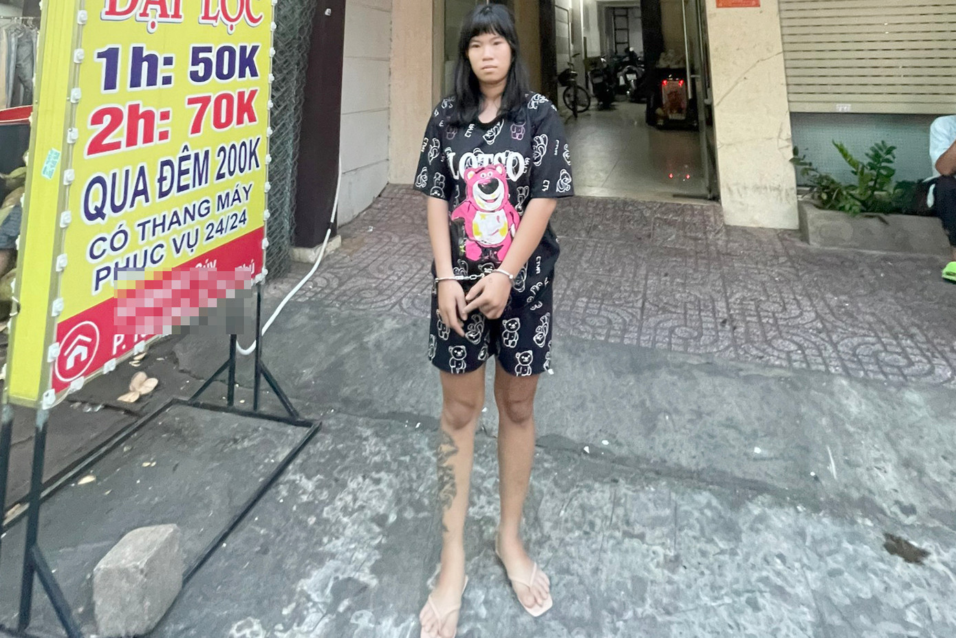 Băng của Linh bị bắt vì hình xăm trên chân phải của Hợp. Ảnh: Công an cung cấp.